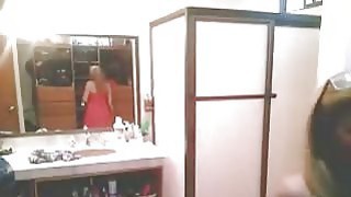 年龄不大萌妹子全裸自摸诱惑 床上掰开逼逼近距离特写粉嫩非常诱人 很是诱惑喜欢不要错过
